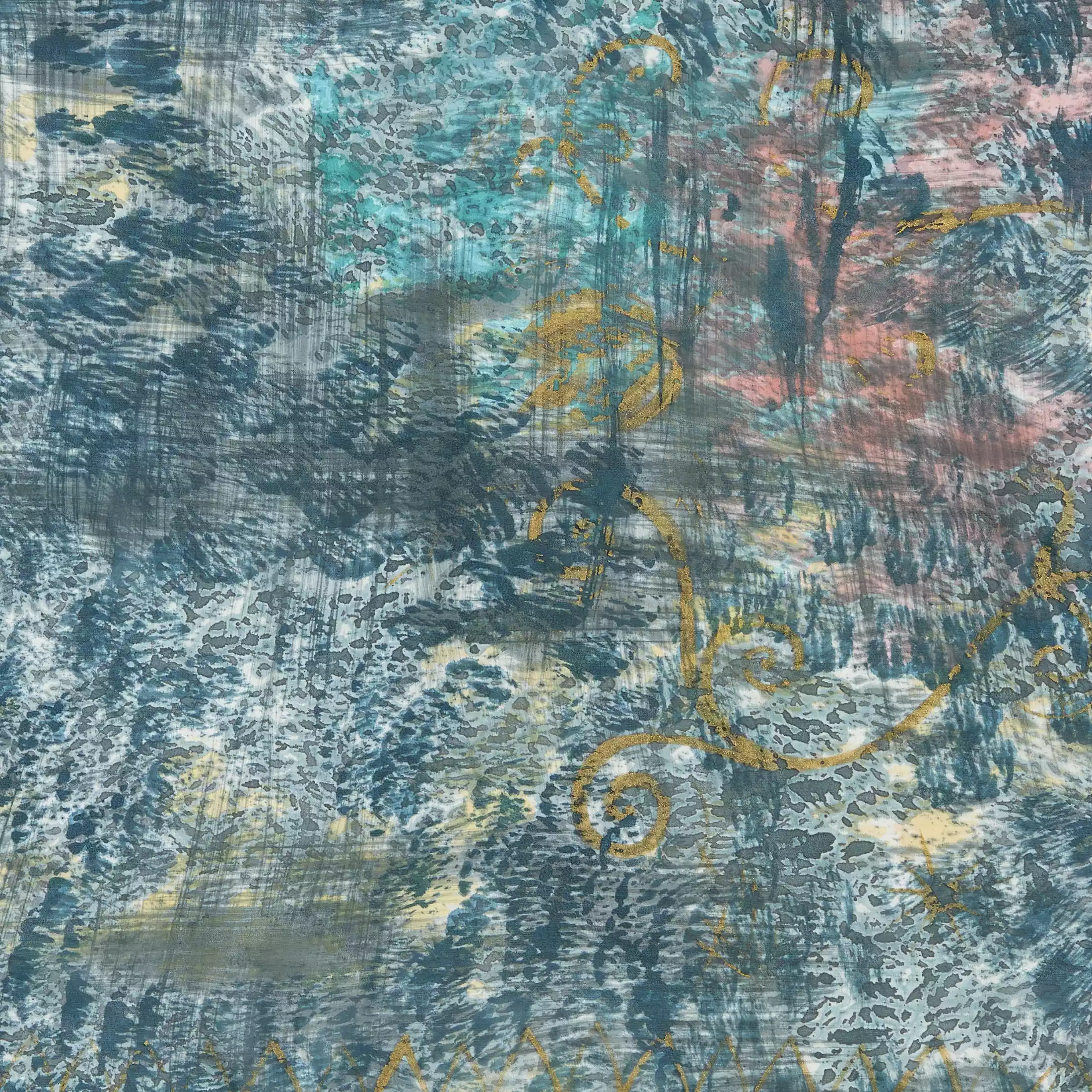 Un dettaglio sul dipinto della stola da donna in georgette di seta dipinta a mano "Antique drape" di Fosca's Batik.